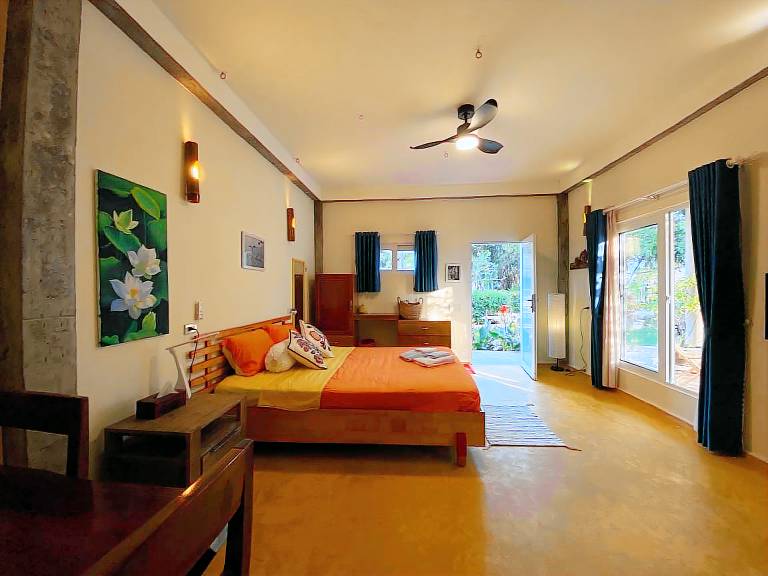 Bungalow with barbecue, hot tub & pool | Water view | Suitable for remote work | Dogs allowed — photo 2