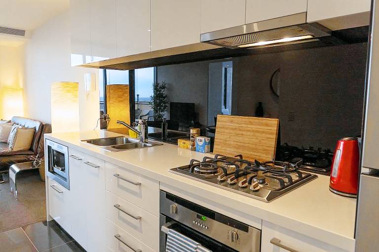 2BD with City Views Pool Gym Tennis Court