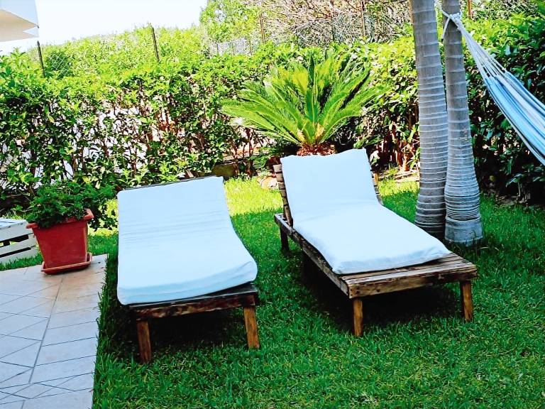 Villa with yard, fast internet & patio | Garden view — photo 2