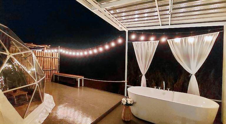 Tent with jacuzzi, yard & patio | Pet-friendly — photo 5