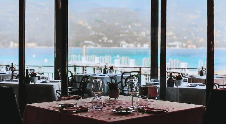 Bella Hotel & Restaurant with private dock for mooring boats — photo 5