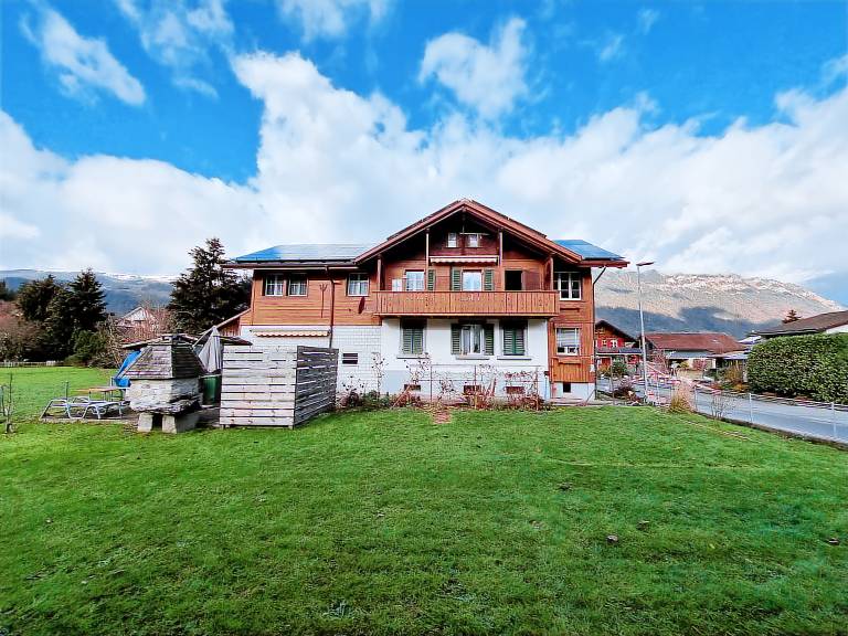 Family friendly Alpine apartment w parking & view