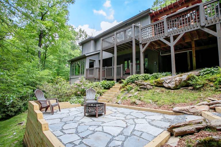 Large Mountain Retreat Near Downtown — photo 3
