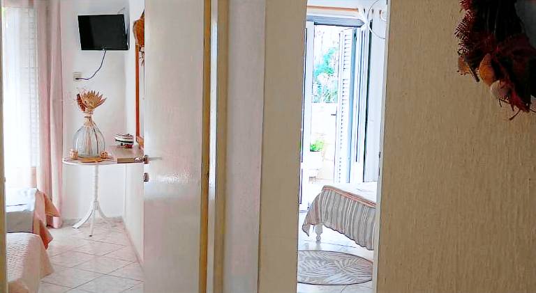 Holiday apartment with garden & terrace — photo 3