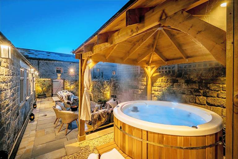 Family-oriented cottage with garden, hot tub & barbecue | Pets allowed — photo 3