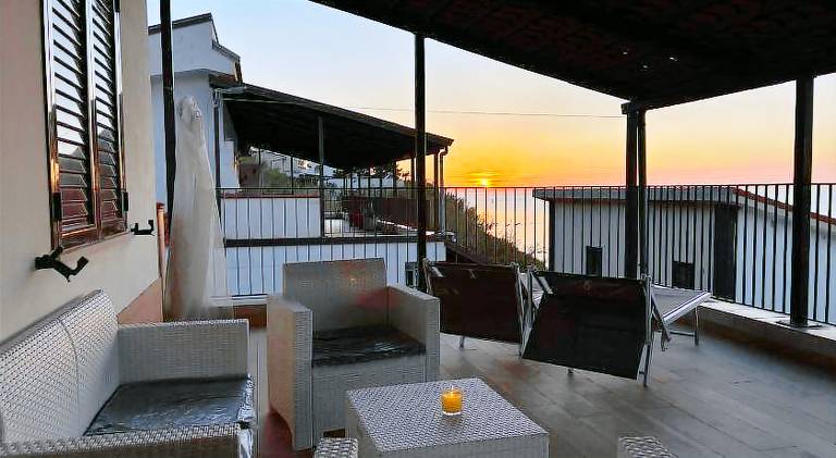 House with 2 rooms for 5 persons in Tropea