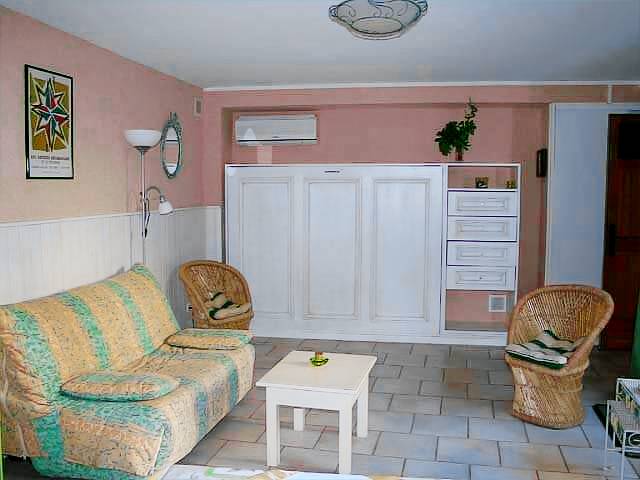 Apartment with yard, terrace & barbeque | Garden view — photo 4