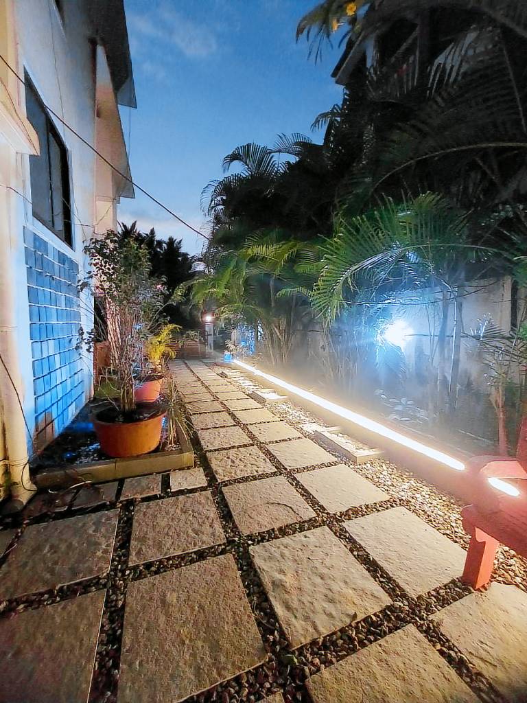 Holiday apartment with pool, yard & patio — photo 5