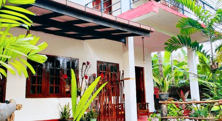 Riverbend Surf Lodge - Midigama — photo 4