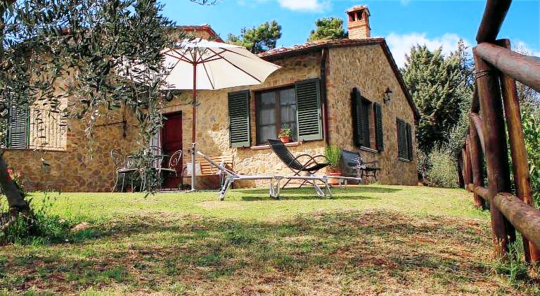 Charming farm with grill, terrace & yard | Dogs allowed in Montepulciano