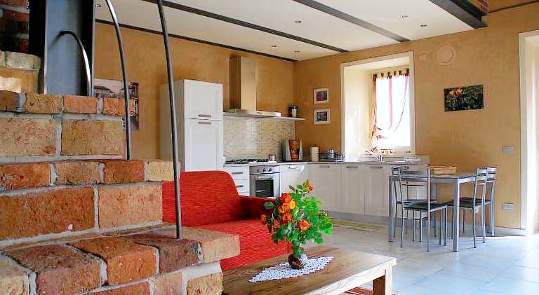 Vacation home with terrace, pool & garden — photo 5