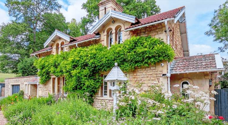 Pleasant vacation home with hot tub | Pets allowed in Bath