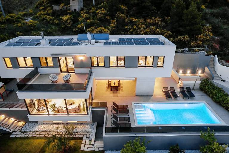 Villa with sauna, patio & private pool | Beach view — photo 3