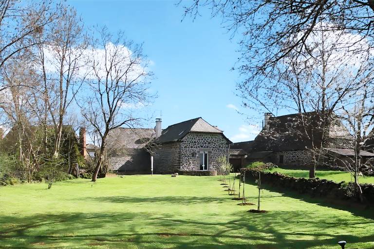 Authenticity & Comfort at Grange Charmalex with Countryside Views — photo 4