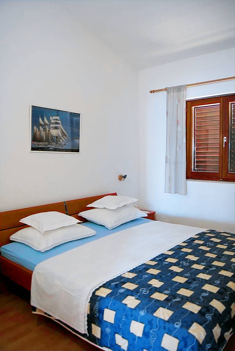 Two bedroom apartment near beach Zavala, Hvar (A-553-e) — photo 5