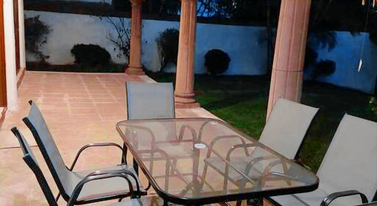 Vacation home with pool — photo 4
