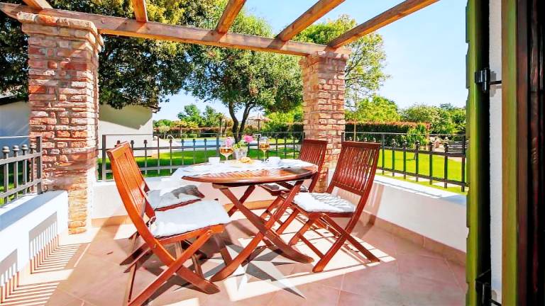 Villa with yard, private pool & patio | Pet-friendly — photo 4