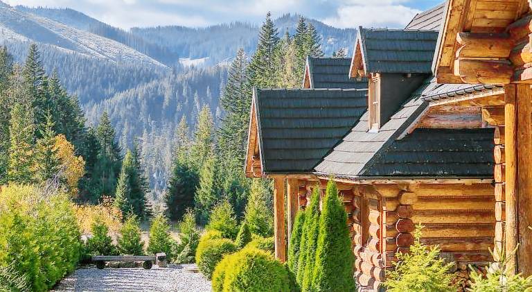 Chalet with BBQ, sauna & patio in Koscielisko