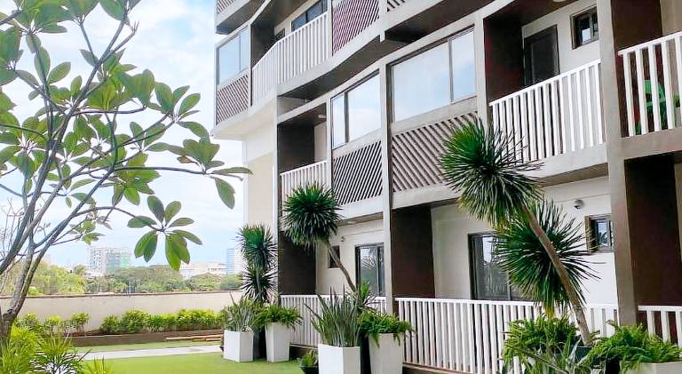 Serviced apartment with patio, garden & pool — photo 4