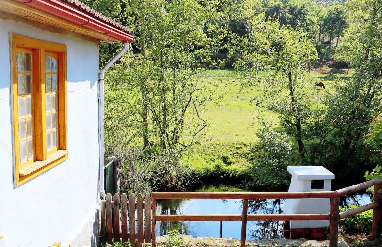 Pleasant gite with BBQ, yard & patio | Pets allowed — photo 4