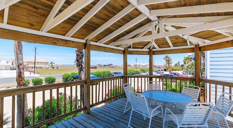 1BR Quaint First Floor 3 min Walk to beach — photo 5