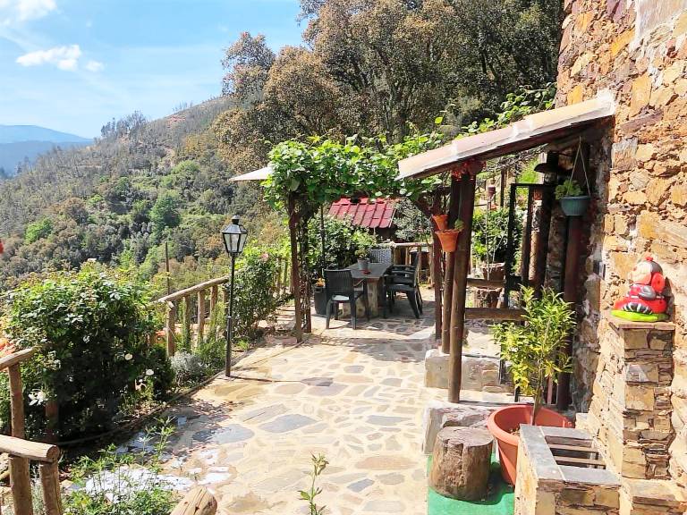 Bungalow with grill, yard & pool | Perfect for remote work in Coimbra
