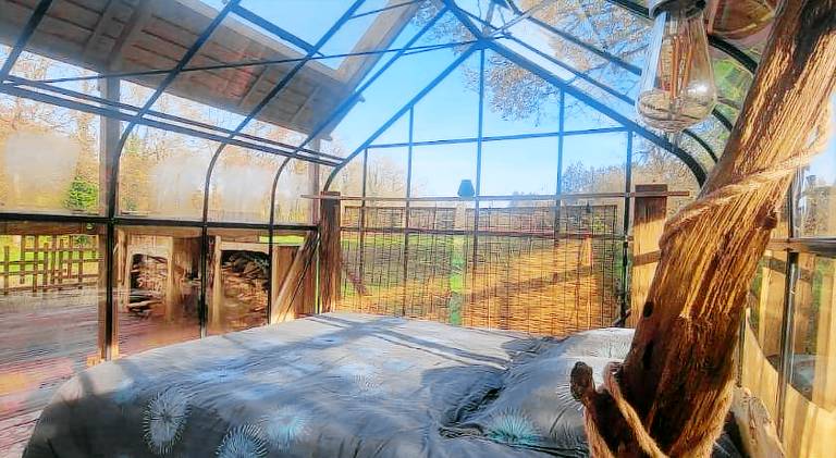 Lodge with yard, hot tub & terrace | Pets allowed — photo 2