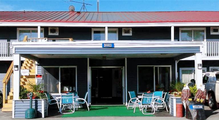 Colonial Inn Ellsworth — photo 4