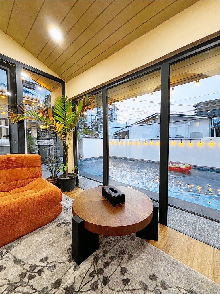 Villa with private pool, garden & grill in Pattaya