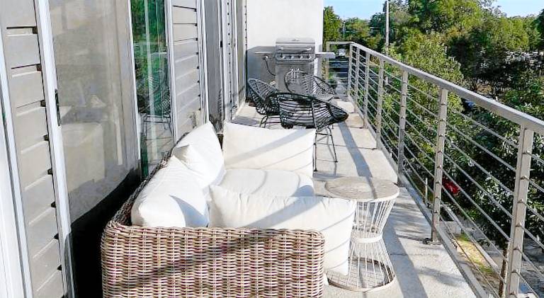 Tailgate Penthouse 2 Blocks from UT Stadium — photo 5