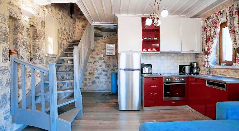 Chalet with grill, terrace & yard — photo 4