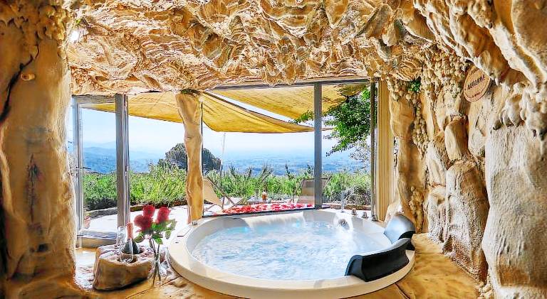 Farm with terrace, jacuzzi & yard — photo 4
