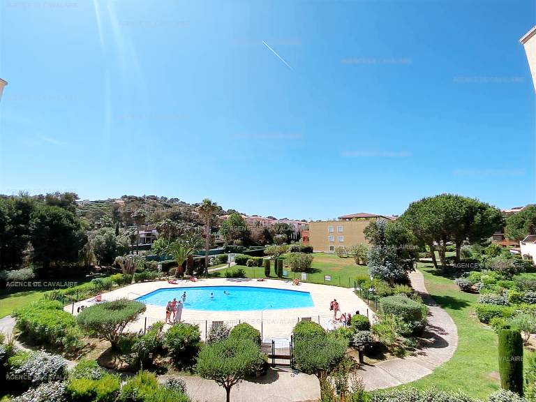 3BR Apartment with Pool, Tennis, Near Beach, AC, WiFi, Parking in Cavalaire-sur-Mer