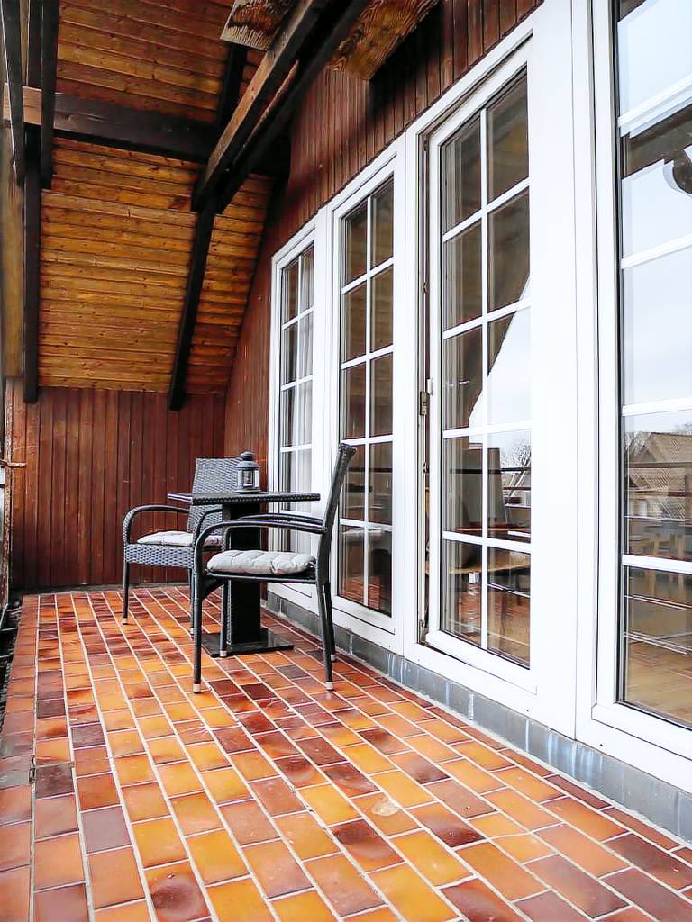 Rental apartment with patio — photo 4