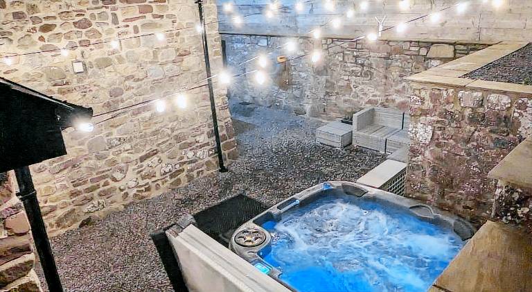 Big vacation home with hot tub | Pets are welcome — photo 3