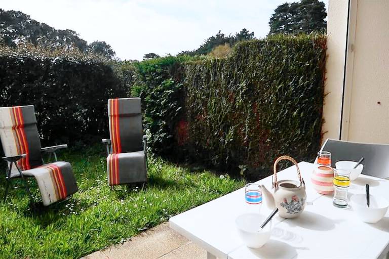 Apartment with patio & garden | Garden view — photo 4