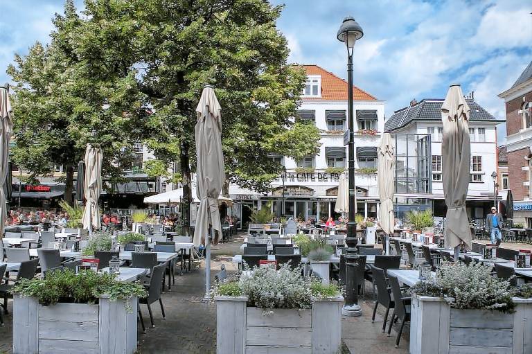 Hotel et le Café de Paris