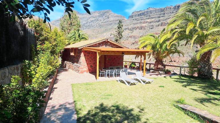 Pleasant vacation home with barbeque, garden & private pool | Pets allowed in San Bartolomé de Tirajana