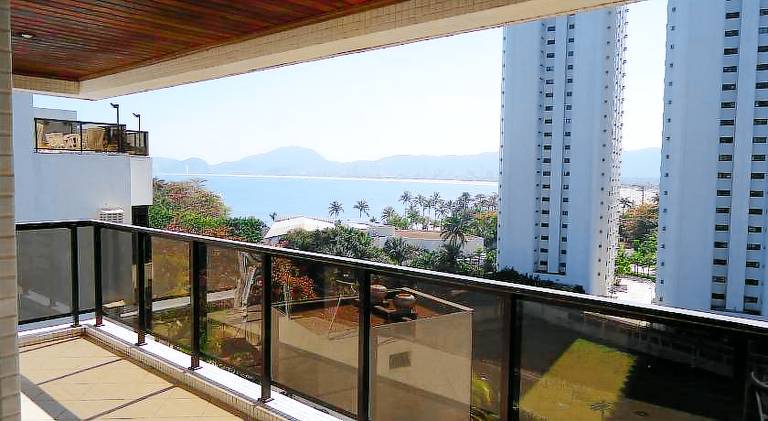 Holiday apartment with pool | Next to the beach | Pets allowed in Guarujá