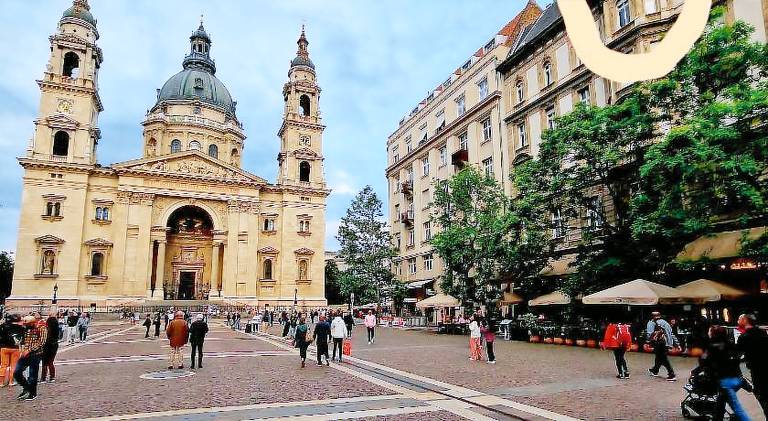 Apartment | Next to Hungarian Parliament Building in Budapest