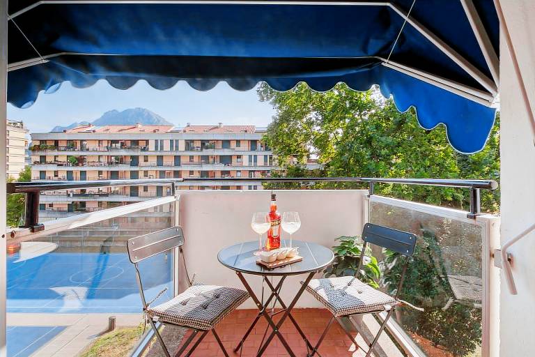 ‘Design Home’ Apartment with Balcony and Wi-Fi in Malgrate