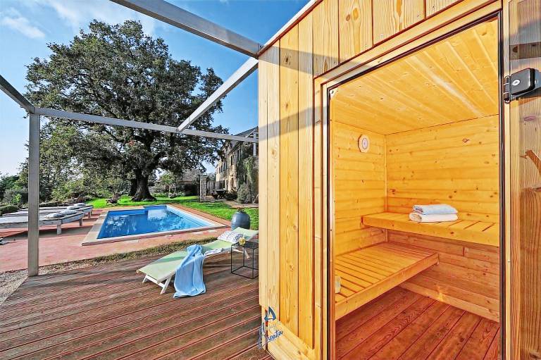 Newly renovated 6-BR villa with pool and sauna close to great beaches — photo 4