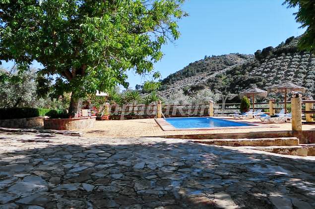 Cottage with barbeque, terrace & pool | Garden view — photo 5