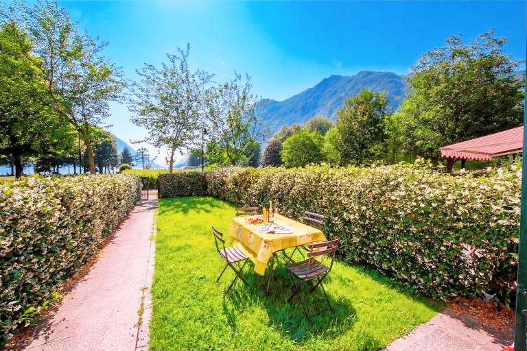 Rental apartment with patio & garden | Lake view in Porlezza