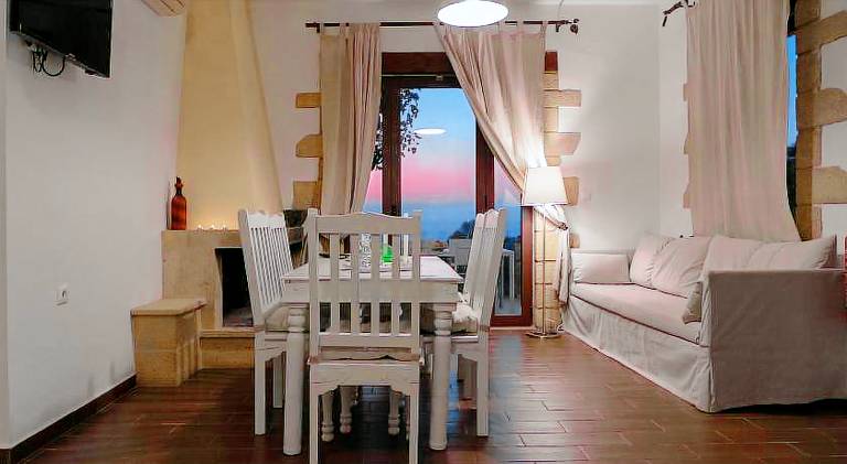 Villa with patio & grill — photo 4