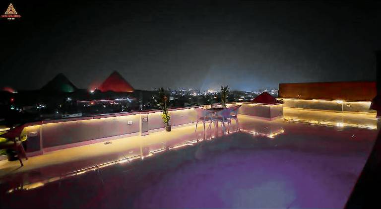 Full Pyramids View with Jacuzzi & Roof Top Access — photo 5