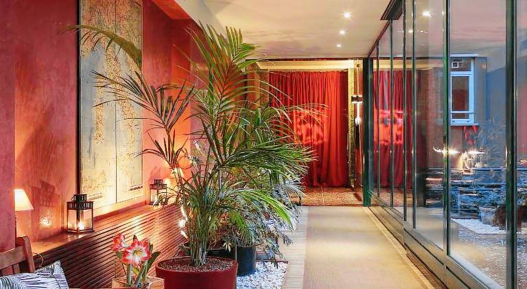 Serviced apartment with yard | Pet-friendly — photo 3