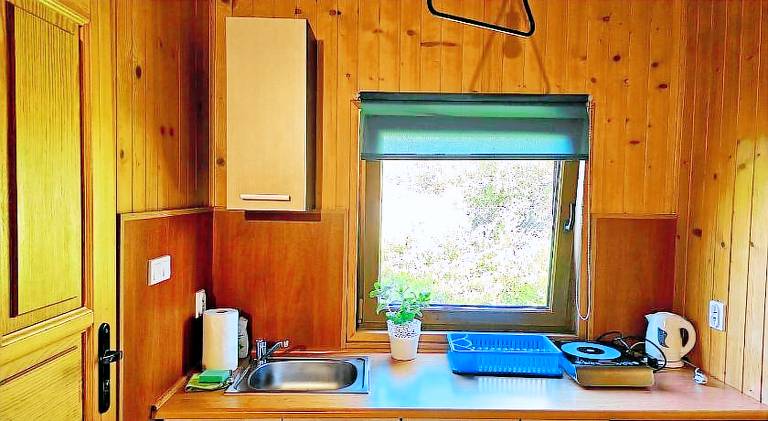 Lodge with grill, terrace & yard — photo 4
