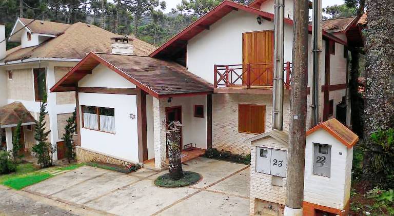 Vacation home with 4 rooms for 12 persons in Camanducaia