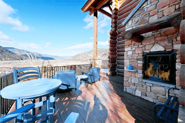 Log Cabin with Amazing deck & views - 3 miles to downtown DGO - Hot Tub/AC — photo 5